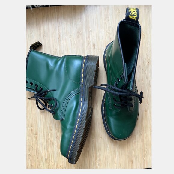 DR MARTENS - 1460 Smooth Leather Lace Up Boots in Green - Picture 3 of 7